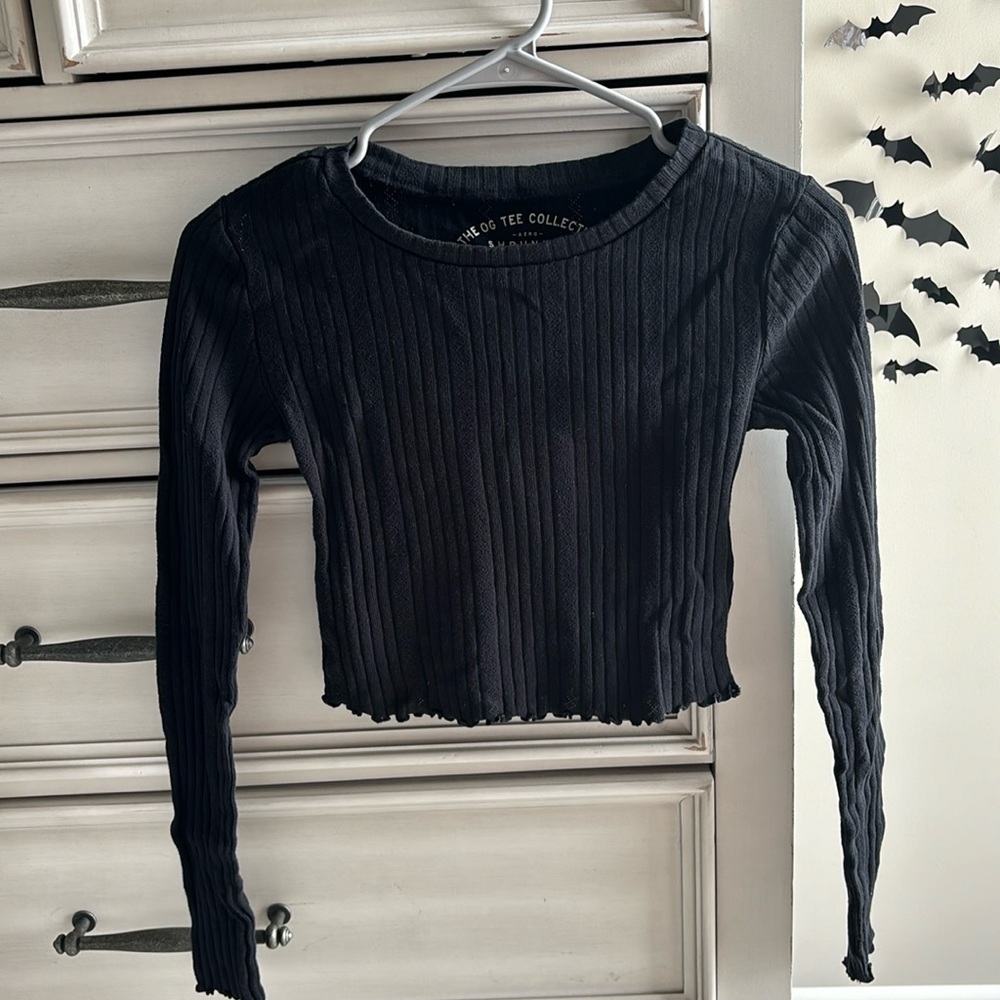 Black Aeropostale long sleeve crop